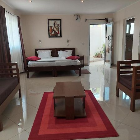 Live Hotel Ανταναναρίβο Εξωτερικό φωτογραφία